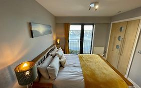 Corinthian Quay Apartment